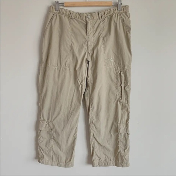 The North Face Capri Cargo Pants Womens Size 12 Khaki Lightweight Outdoor - Picture 1 of 12